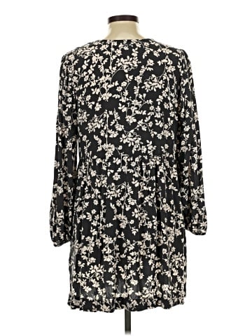 Old Navy Casual Dress (view 2)