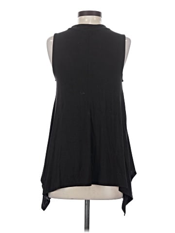 Jennifer Lopez Sleeveless Top (view 2)