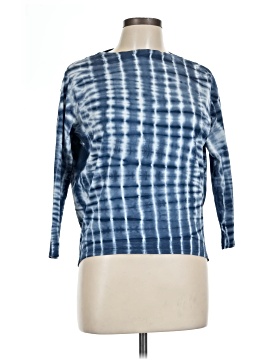 Lululemon Athletica 3/4 Sleeve T-Shirt (view 1)