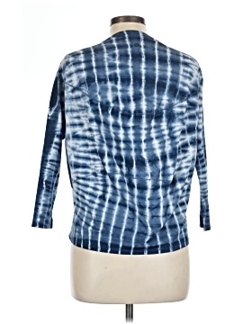 Lululemon Athletica 3/4 Sleeve T-Shirt (view 2)