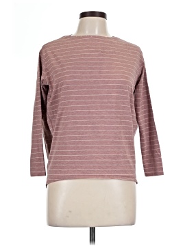 Lululemon Athletica 3/4 Sleeve T-Shirt (view 1)