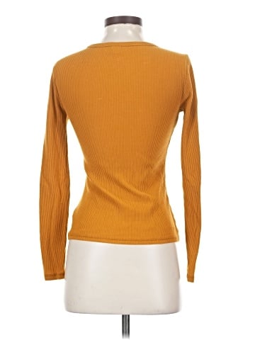 Old Navy Long Sleeve T-Shirt (view 2)