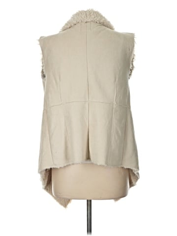 Me Jane Faux Fur Vest (view 2)