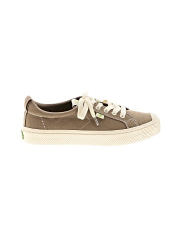 Cariuma Sneakers (view 1)