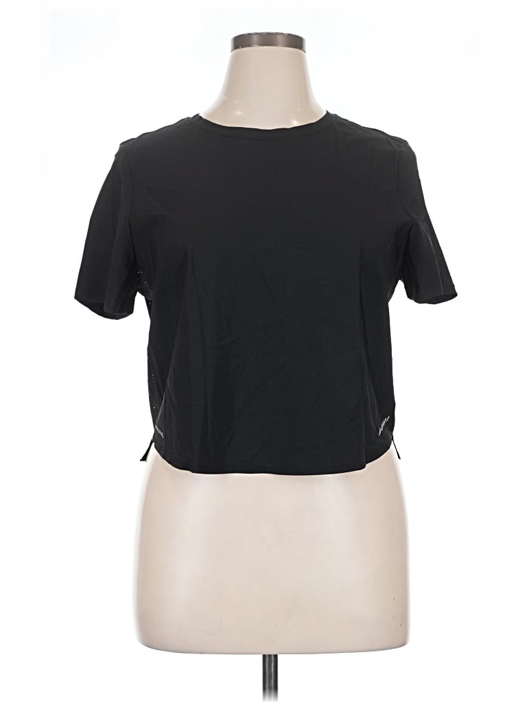 Pre-owned Fabletics Short Sleeve T-shirt In Black