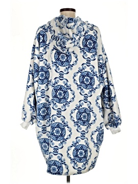 Marlo Lorenz Poncho (view 2)