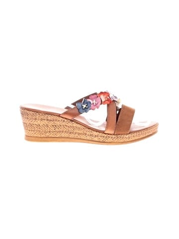 Mariella Wedges (view 1)