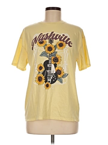 Charlotte Russe Short Sleeve T-Shirt (view 1)