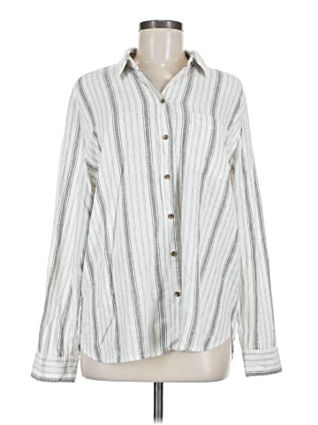 Universal Thread Long Sleeve Button-Down Shirt (view 1)