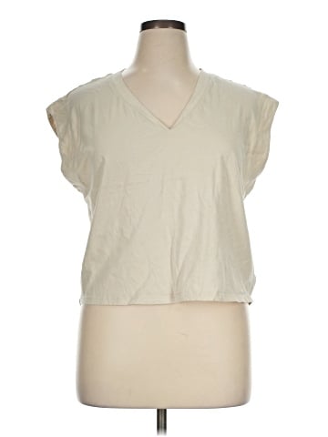 Old Navy Sleeveless T-Shirt (view 1)