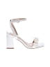 Lulus White Sandals Size 8 - photo 1
