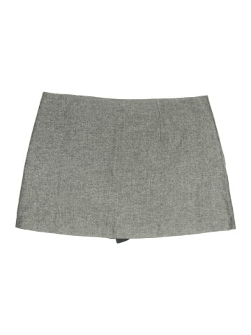 Gap Shorts (view 2)
