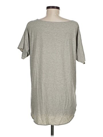 Uniqlo Short Sleeve T-Shirt (view 2)