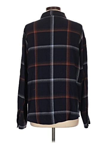 Maurices Long Sleeve Button-Down Shirt (view 2)