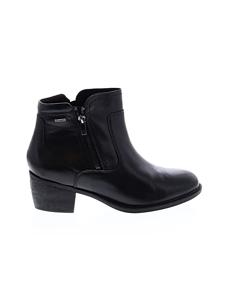 Pre-owned Clarks Ankle Boots In Black