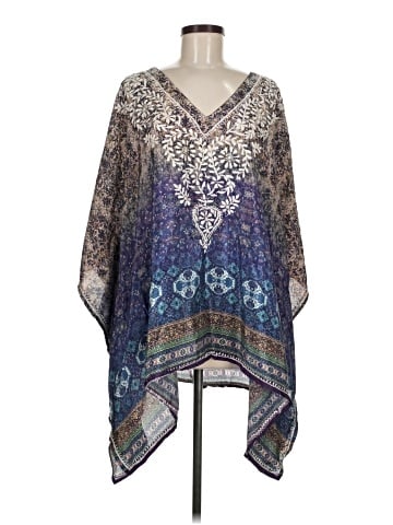Sevya Poncho (view 1)