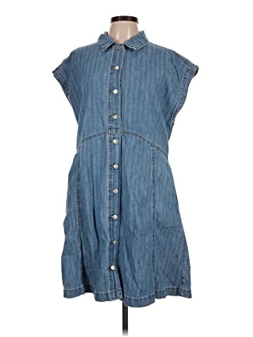 Universal Thread Sleeveless Button-Down Shirt (view 1)