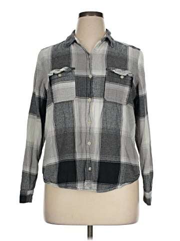 Universal Thread Long Sleeve Button-Down Shirt (view 1)