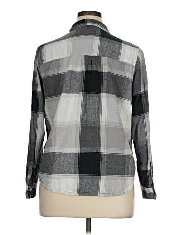 Universal Thread Long Sleeve Button-Down Shirt (view 2)