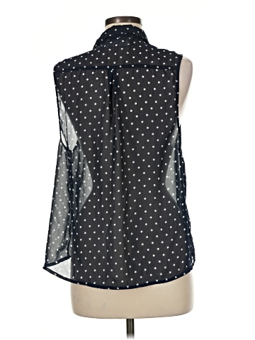 Abercrombie & Fitch Sleeveless Button-Down Shirt (view 2)