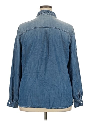 Maurices Long Sleeve Button-Down Shirt (view 2)