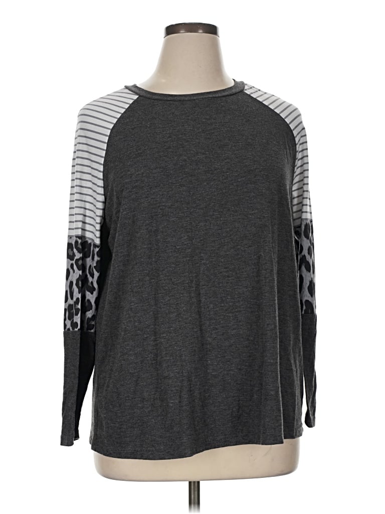 Pre-owned Bloomchic 3/4 Sleeve T-shirt In Gray
