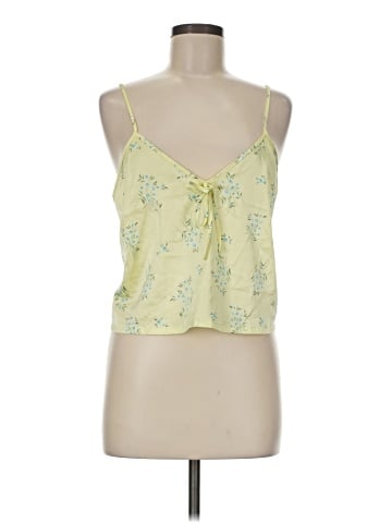 colsie Tank Top (view 1)