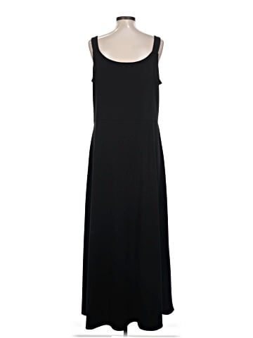 Brooke Shields Timeless Casual Dress (view 2)