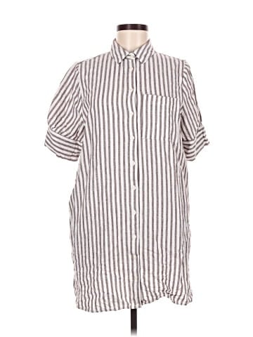 Old Navy Short Sleeve Button-Down Shirt (view 1)
