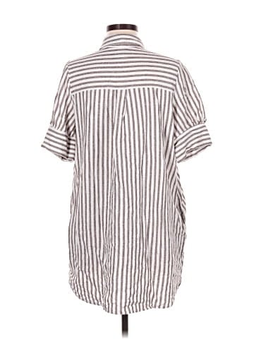 Old Navy Short Sleeve Button-Down Shirt (view 2)