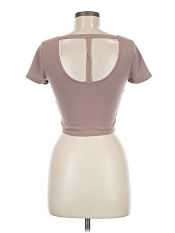 Charlotte Russe Short Sleeve T-Shirt (view 2)