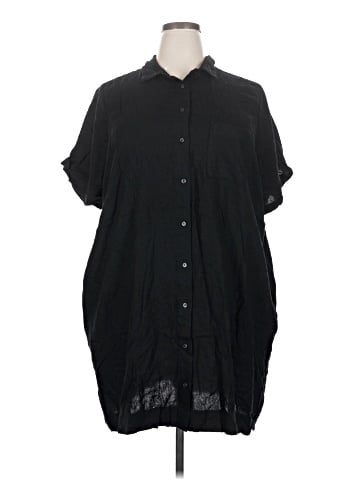 Old Navy Short Sleeve Button-Down Shirt (view 1)