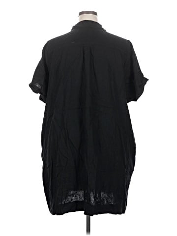 Old Navy Short Sleeve Button-Down Shirt (view 2)