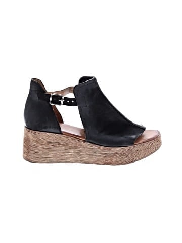 Miz Mooz Wedges (view 1)