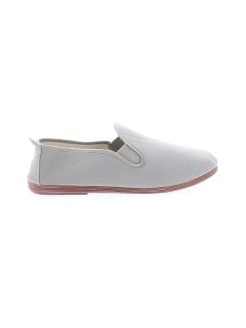 Unbranded Flats (view 1)