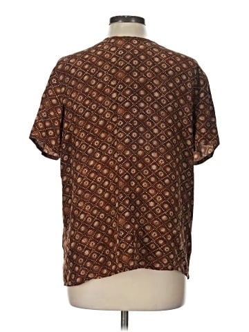Linda Allard Ellen Tracy Short Sleeve T-Shirt (view 2)