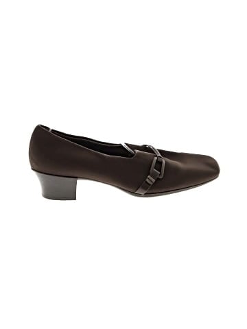 Munro American Heels (view 1)