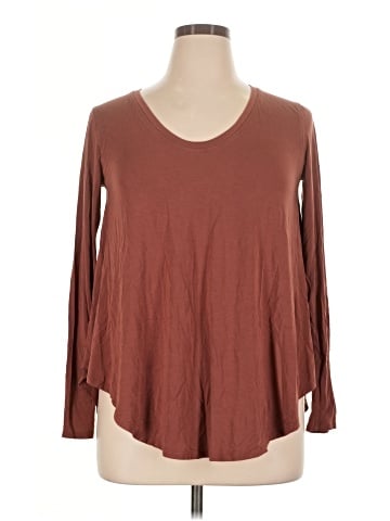 Lululemon Athletica 3/4 Sleeve T-Shirt (view 1)