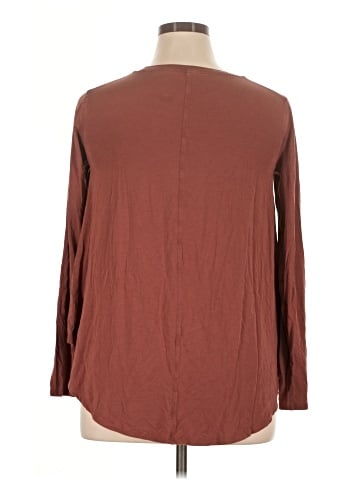 Lululemon Athletica 3/4 Sleeve T-Shirt (view 2)