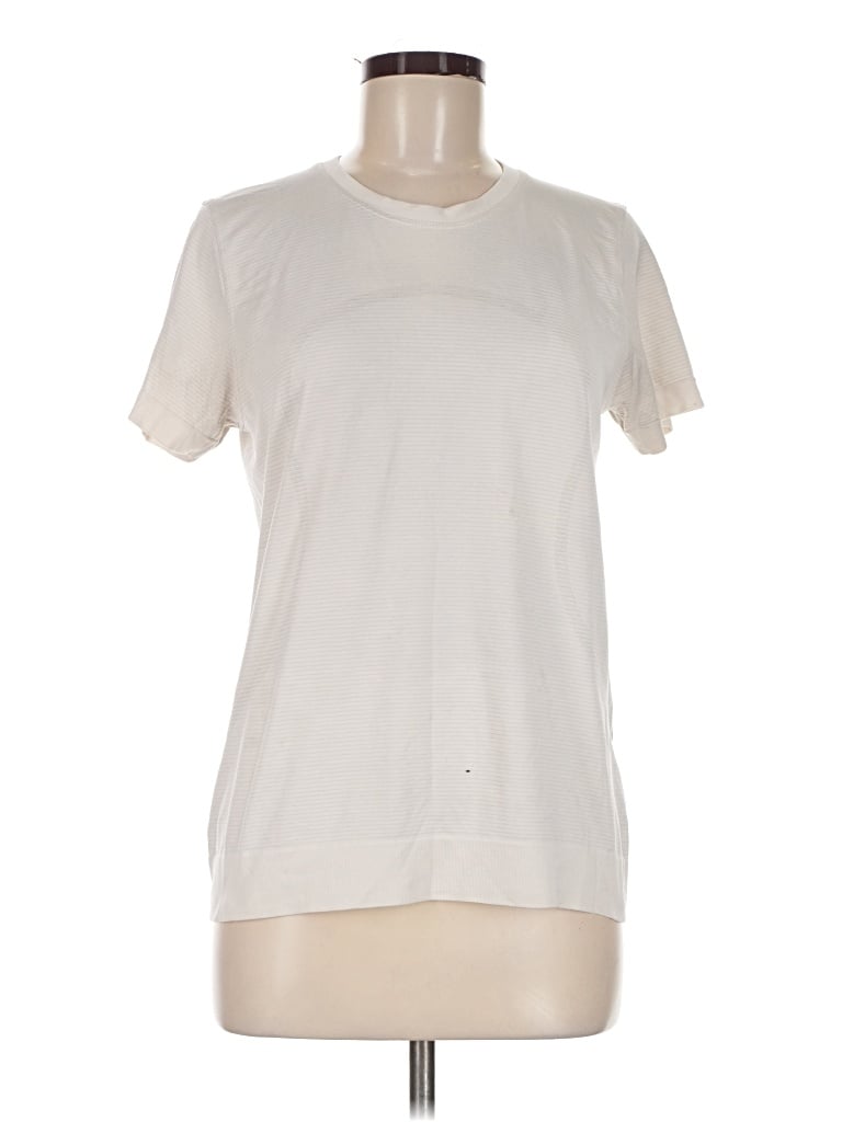 Pre-owned Lululemon Athletica Short Sleeve T-shirt In Ivory