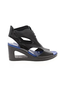 Arche Wedges (view 1)