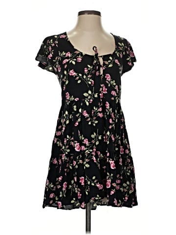 Urban Outfitters Casual Dress (view 1)