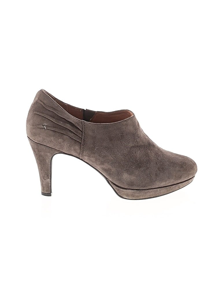 Pre-owned Clarks Ankle Boots In Gray