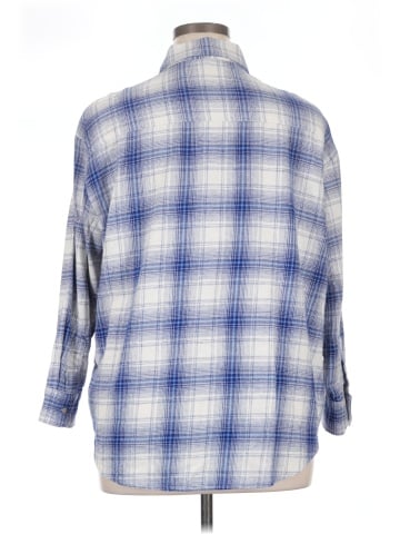 Old Navy Long Sleeve Button-Down Shirt (view 2)