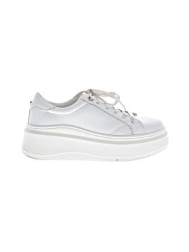 Lucky Step Sneakers