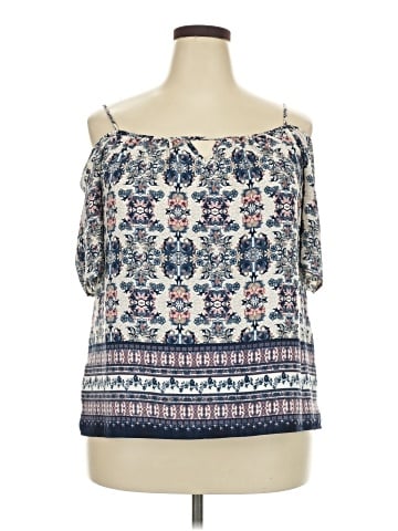 Kaileigh 3/4 Sleeve Blouse (view 1)