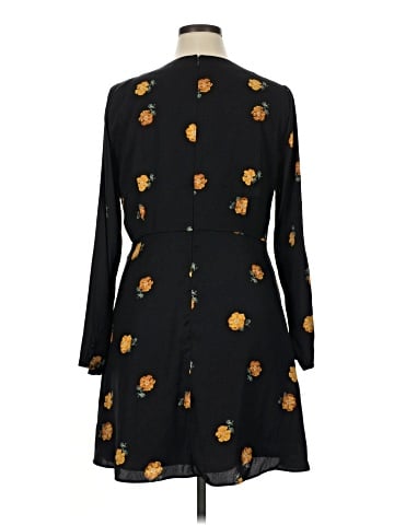 Madewell Lilyblossom Button-Front Dress in Floating Florets (view 2)