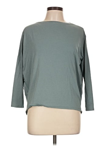 Lululemon Athletica 3/4 Sleeve T-Shirt (view 1)