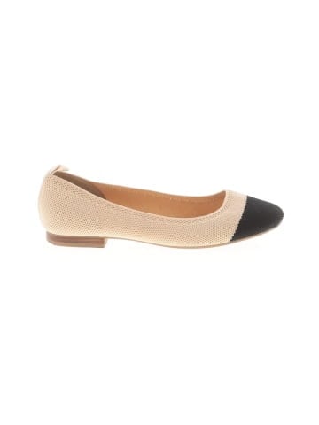 Mia Flats (view 1)