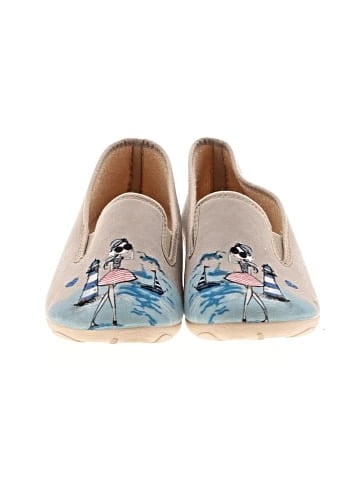 Unbranded Flats (view 2)